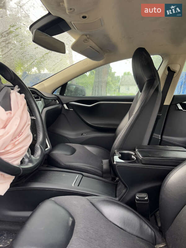Ліфтбек Tesla Model S 2016 в Львові фото 29 Ліфтбек Tesla Model S 2016 в Львові