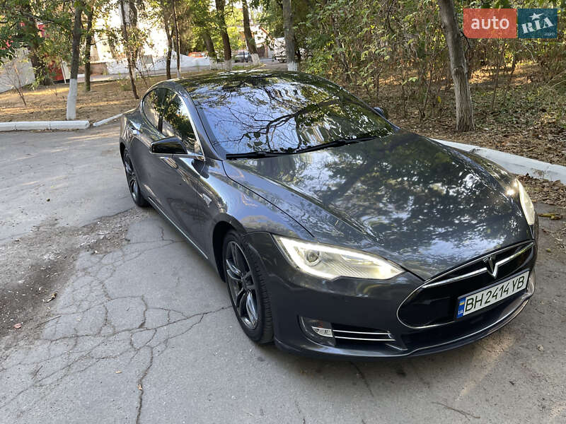 Tesla Model S 2015