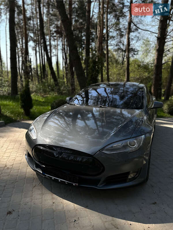 Tesla Model S 2013