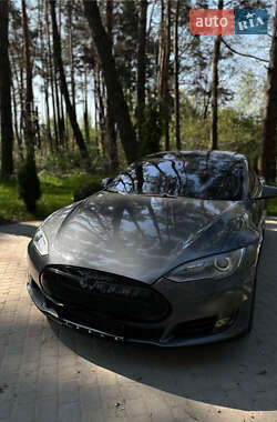 Лифтбек Tesla Model S 2013 в 