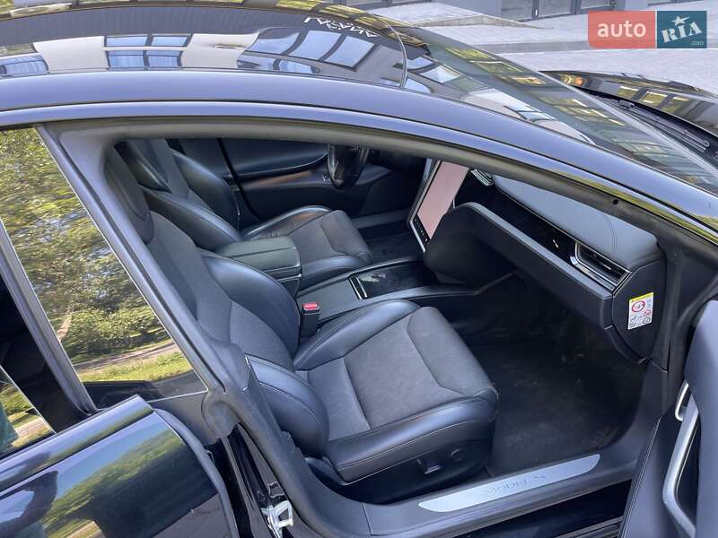 Лифтбек Tesla Model S 2019 в Луцке
