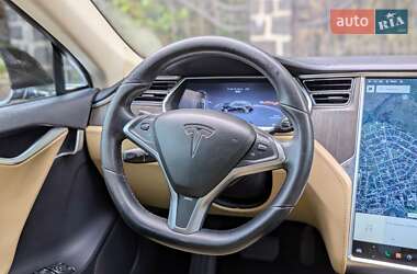 Лифтбек Tesla Model S 2013 в 