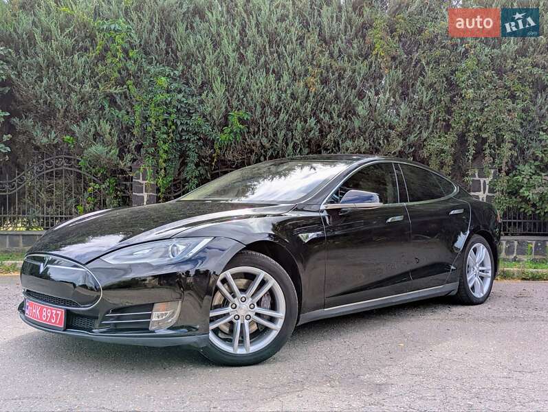 Лифтбек Tesla Model S 2013 в 