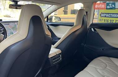 Лифтбек Tesla Model S 2014 в 
