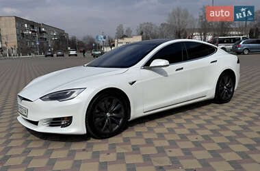 Лифтбек Tesla Model S 2017 в Гайсине