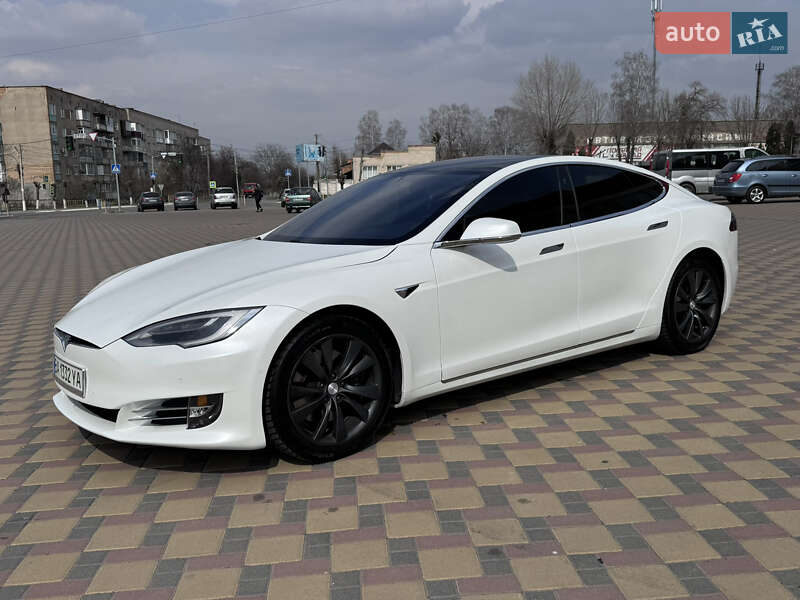 Лифтбек Tesla Model S 2017 в 