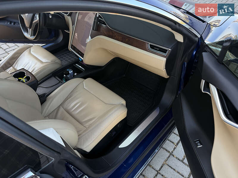 Лифтбек Tesla Model S 2017 в Николаеве