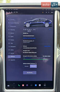 Лифтбек Tesla Model S 2013 в 