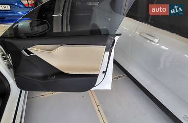 Лифтбек Tesla Model S 2017 в 