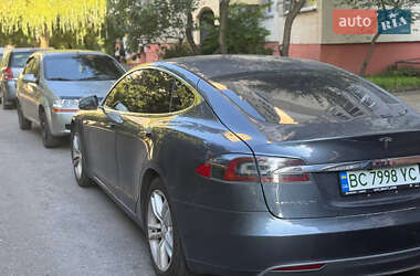 Лифтбек Tesla Model S 2015 в 