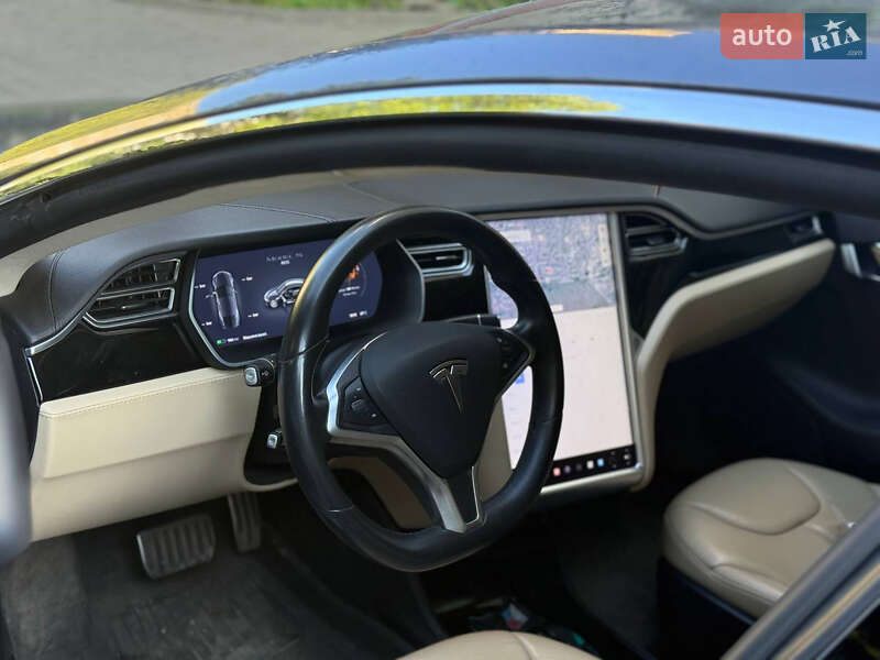 Лифтбек Tesla Model S 2015 в Львове
