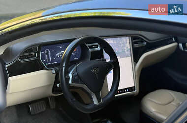 Лифтбек Tesla Model S 2015 в 