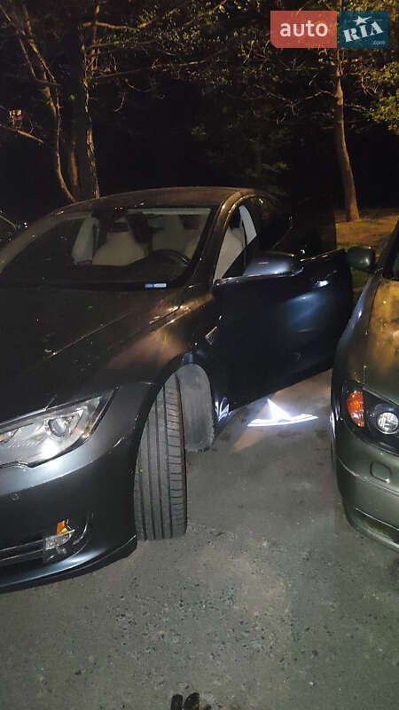 Лифтбек Tesla Model S 2015 в Львове