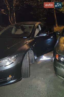 Лифтбек Tesla Model S 2015 в 
