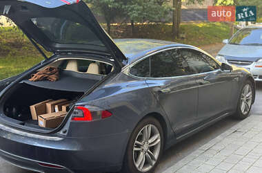 Лифтбек Tesla Model S 2015 в 
