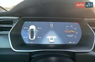 Лифтбек Tesla Model S 2015 в 