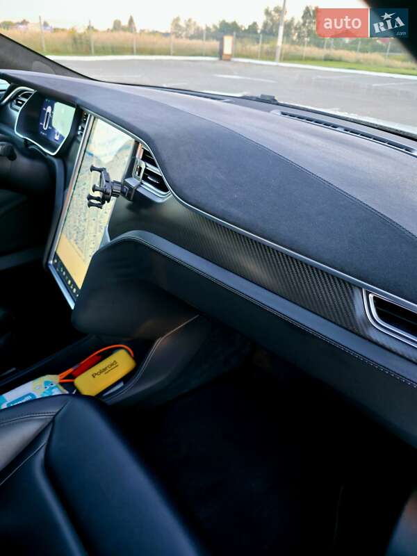 Ліфтбек Tesla Model S 2015 в Львові