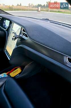 Лифтбек Tesla Model S 2015 в 