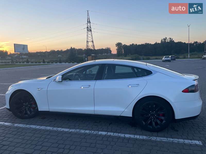 Ліфтбек Tesla Model S 2015 в Львові