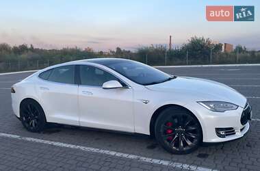 Лифтбек Tesla Model S 2015 в 