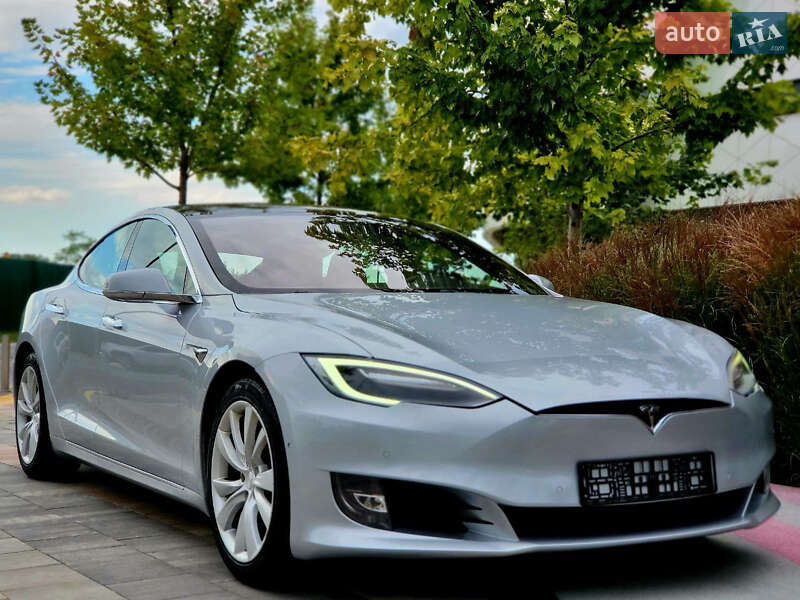Ліфтбек Tesla Model S 2017 в Києві