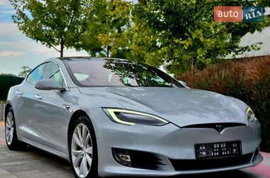 Лифтбек Tesla Model S 2017 в 