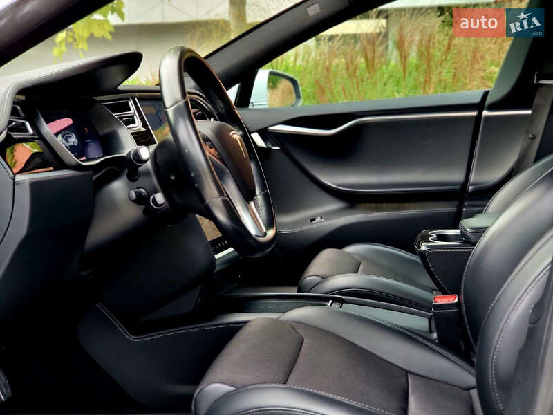 Ліфтбек Tesla Model S 2017 в Києві
