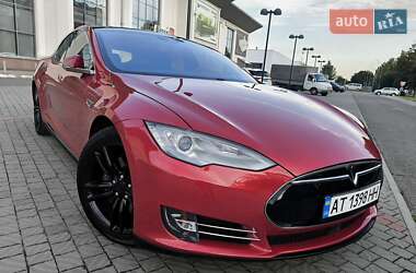 Ліфтбек Tesla Model S 2015 в Дніпрі