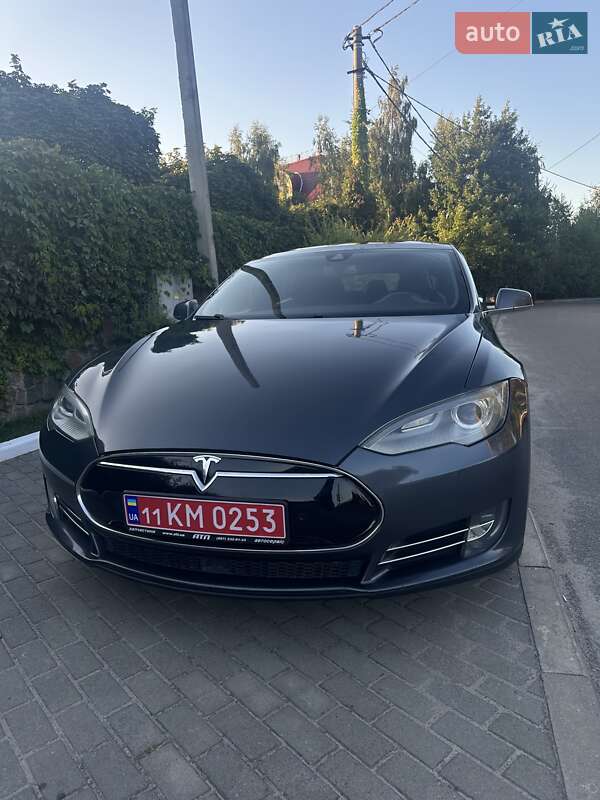Ліфтбек Tesla Model S 2015 в 
