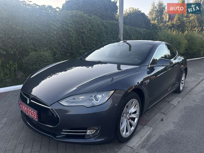 Лифтбек Tesla Model S 2015 в Киеве