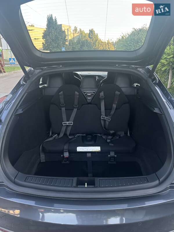 Лифтбек Tesla Model S 2015 в Киеве