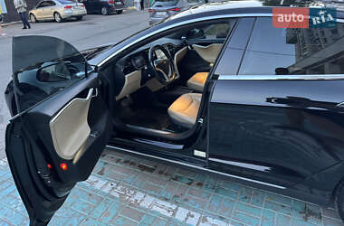 Лифтбек Tesla Model S 2015 в 