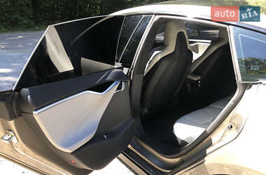 Лифтбек Tesla Model S 2015 в 