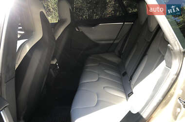 Лифтбек Tesla Model S 2015 в 
