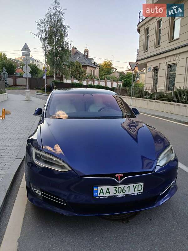 Лифтбек Tesla Model S 2019 в 