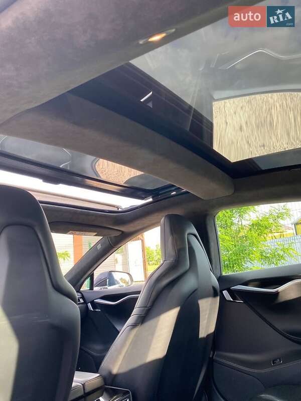 Лифтбек Tesla Model S 2015 в Киеве