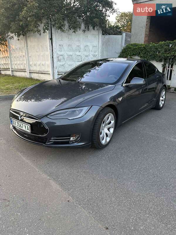 Лифтбек Tesla Model S 2014 в 