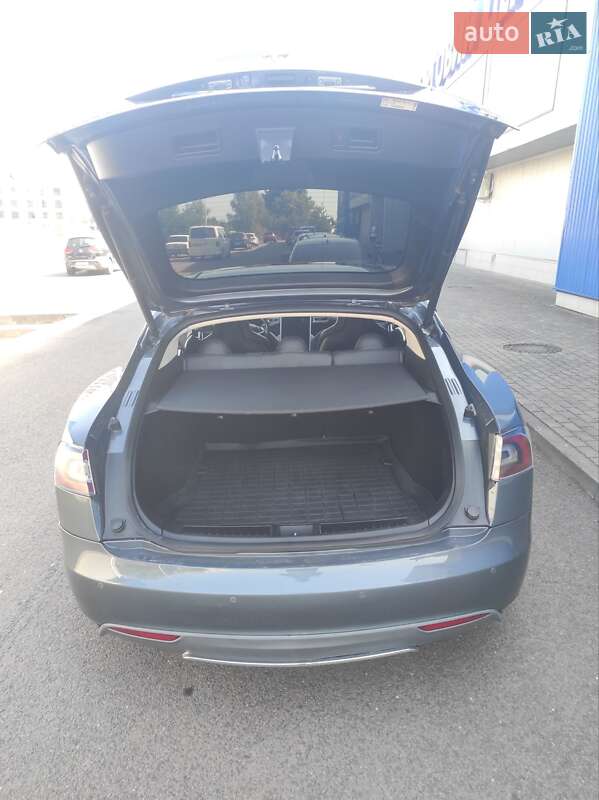 Лифтбек Tesla Model S 2013 в Ковеле