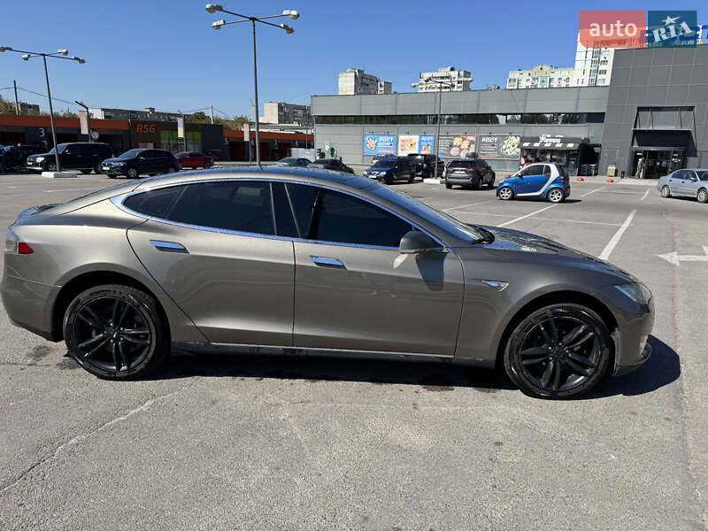 Лифтбек Tesla Model S 2016 в Харькове