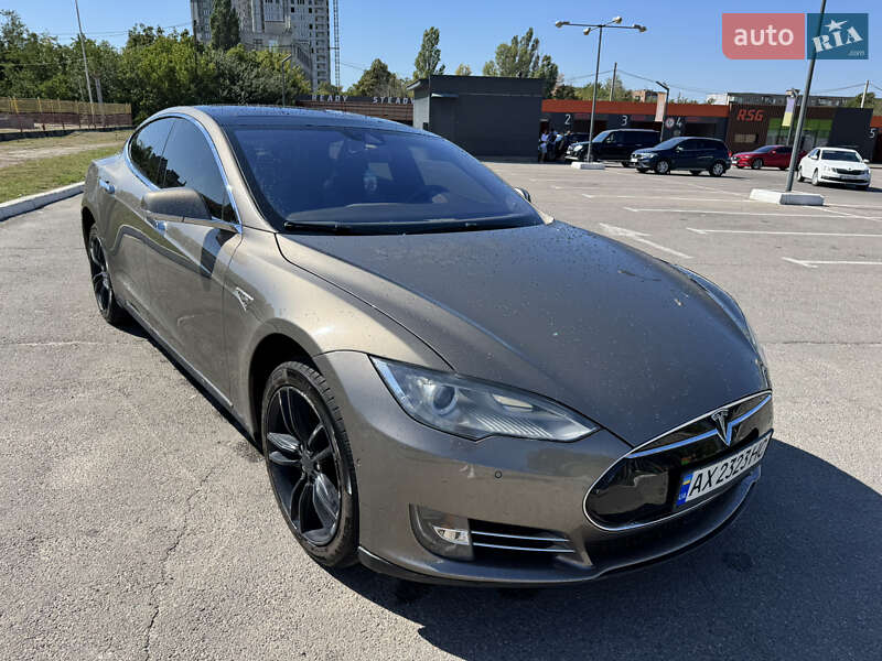Ліфтбек Tesla Model S 2016 в Харкові