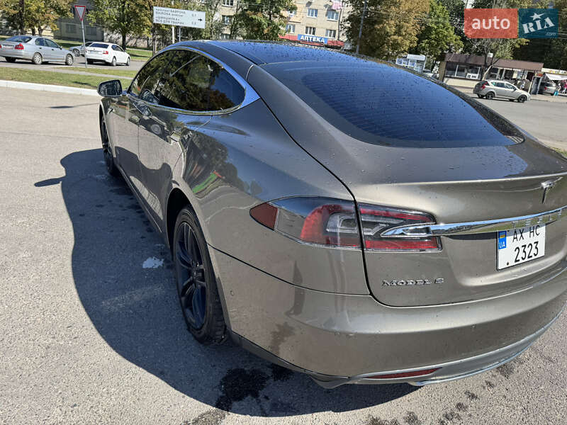 Ліфтбек Tesla Model S 2016 в Харкові