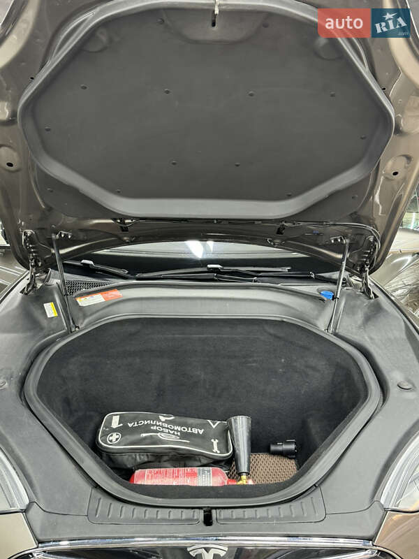 Ліфтбек Tesla Model S 2016 в Харкові