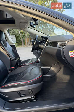 Лифтбек Tesla Model S 2013 в 