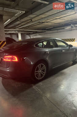 Ліфтбек Tesla Model S 2013 в 