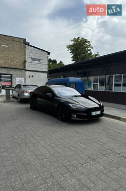 Лифтбек Tesla Model S 2016 в Львове
