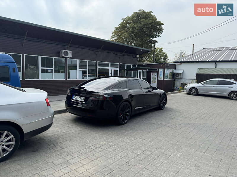 Ліфтбек Tesla Model S 2016 в Львові
