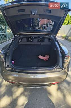 Лифтбек Tesla Model S 2015 в 