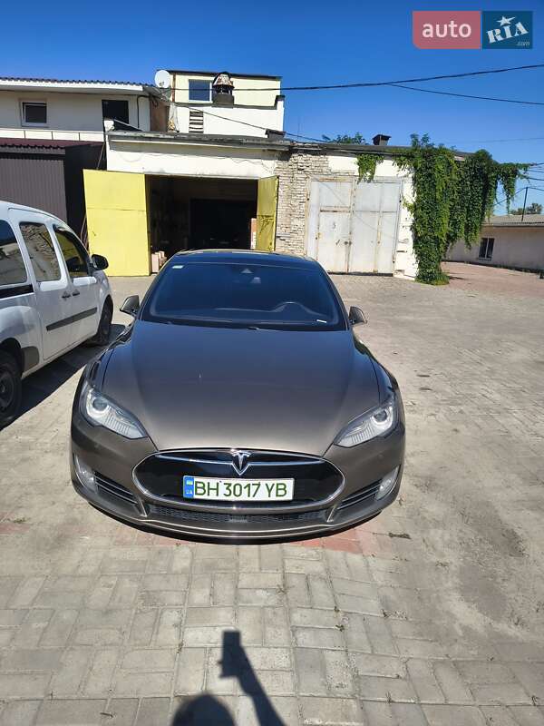 Ліфтбек Tesla Model S 2015 в Сумах фото 13 Ліфтбек Tesla Model S 2015 в Сумах