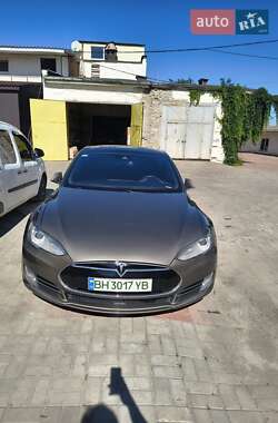 Лифтбек Tesla Model S 2015 в 
