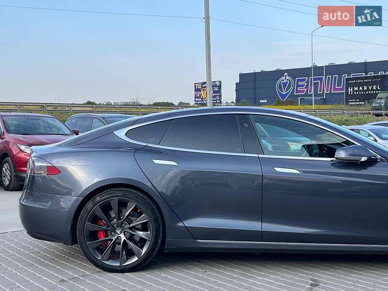 Лифтбек Tesla Model S 2019 в Львове